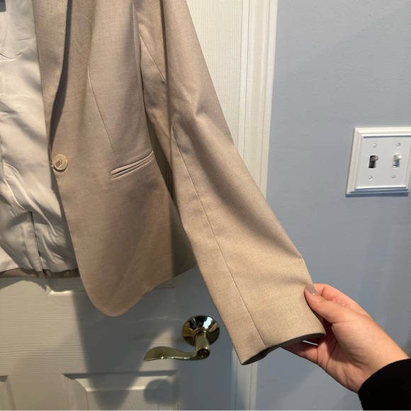 H&M tan blazer - Picture 4 of 6